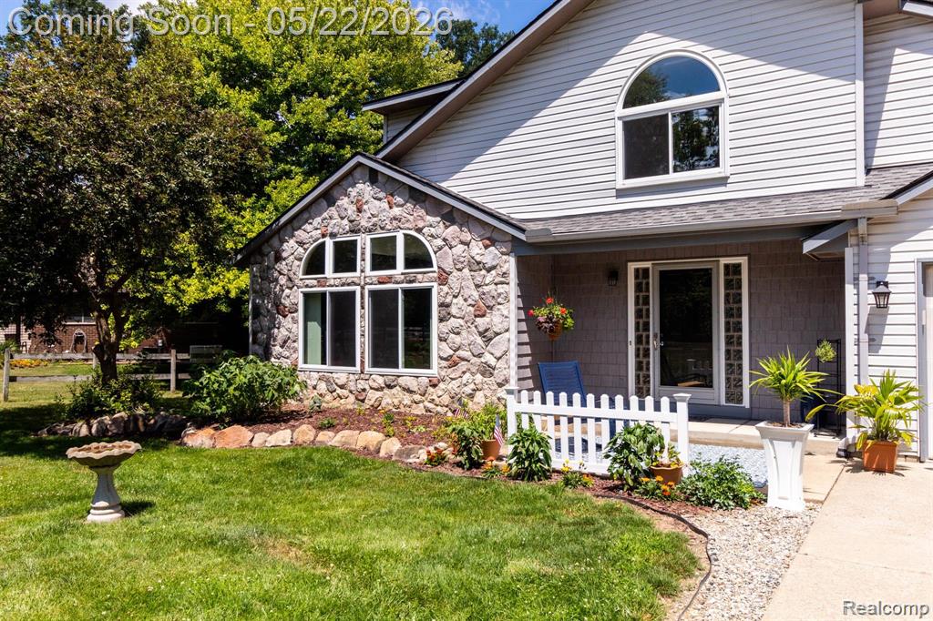1398 BEAVERBROOK Drive, Holly, MI 48442 — Photo 2