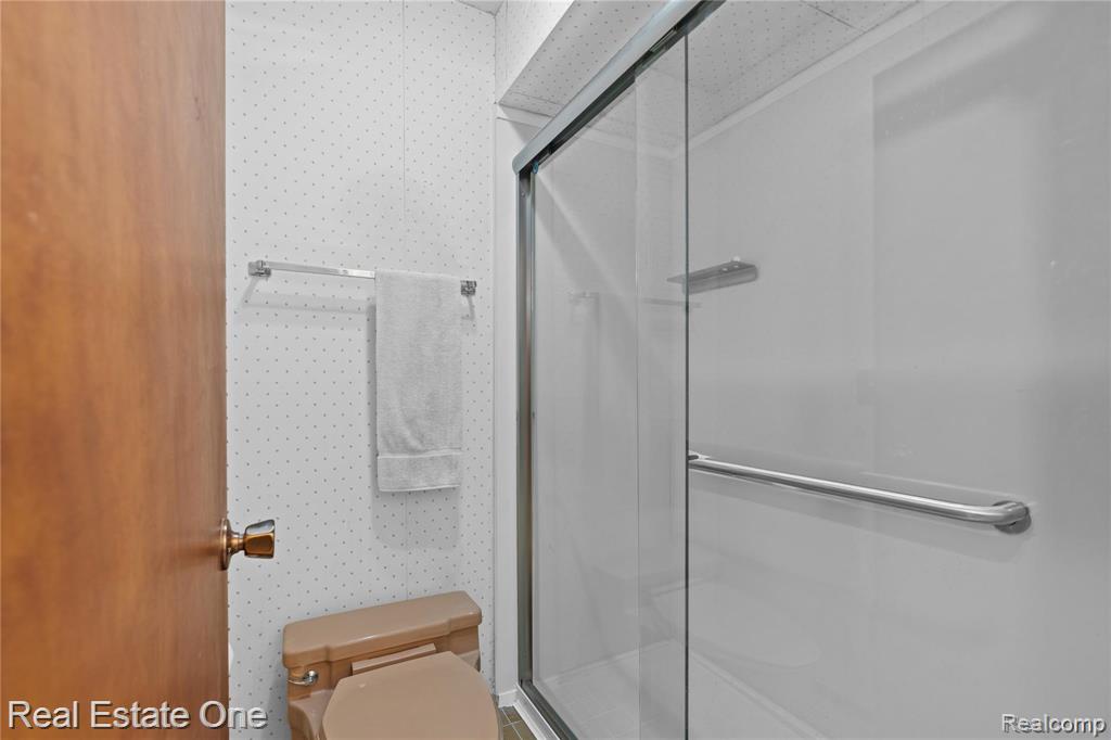 2 Brookwood Lane, Dearborn, MI 48120 — Photo 16