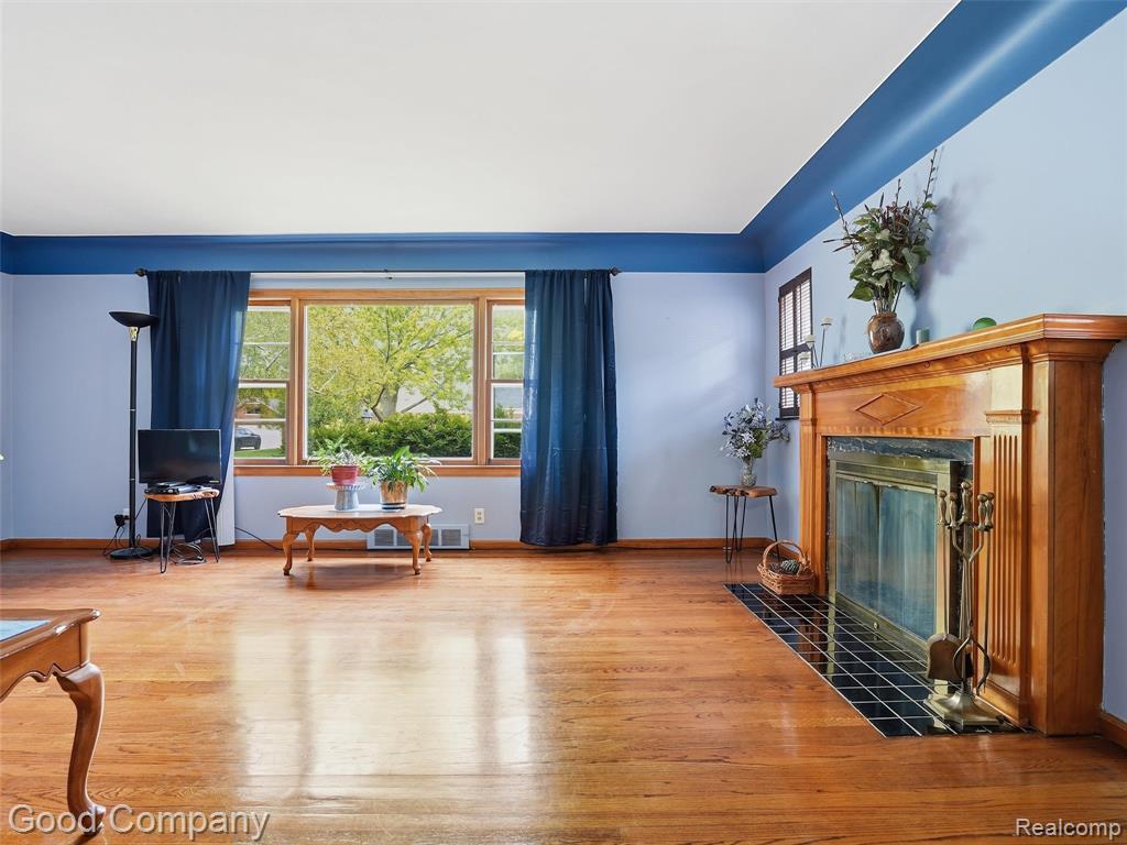 19706 Old Homestead Drive, Harper Woods, MI 48225 — Photo 8
