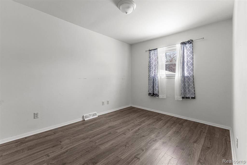 4421 Edgewood Street, Dearborn Heights, MI 48125 — Photo 21