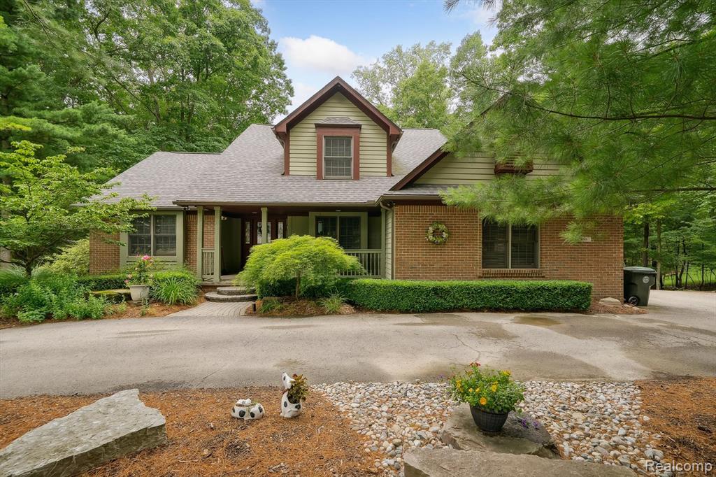 599 Nakomis Trail, Lake Orion, MI 48362 — front exterior