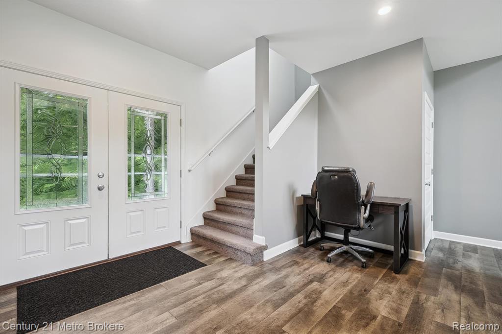 9119 Hegel Road, Goodrich Vlg, MI — Photo 8