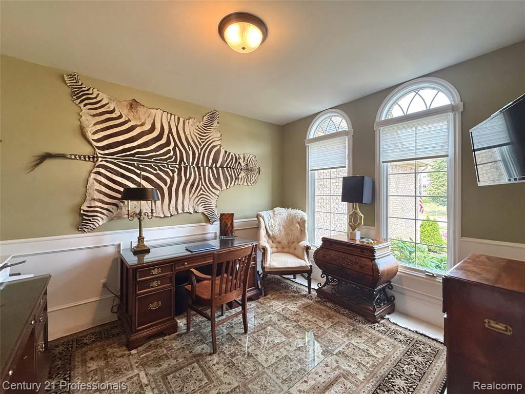 916 Majestic - Photo 4