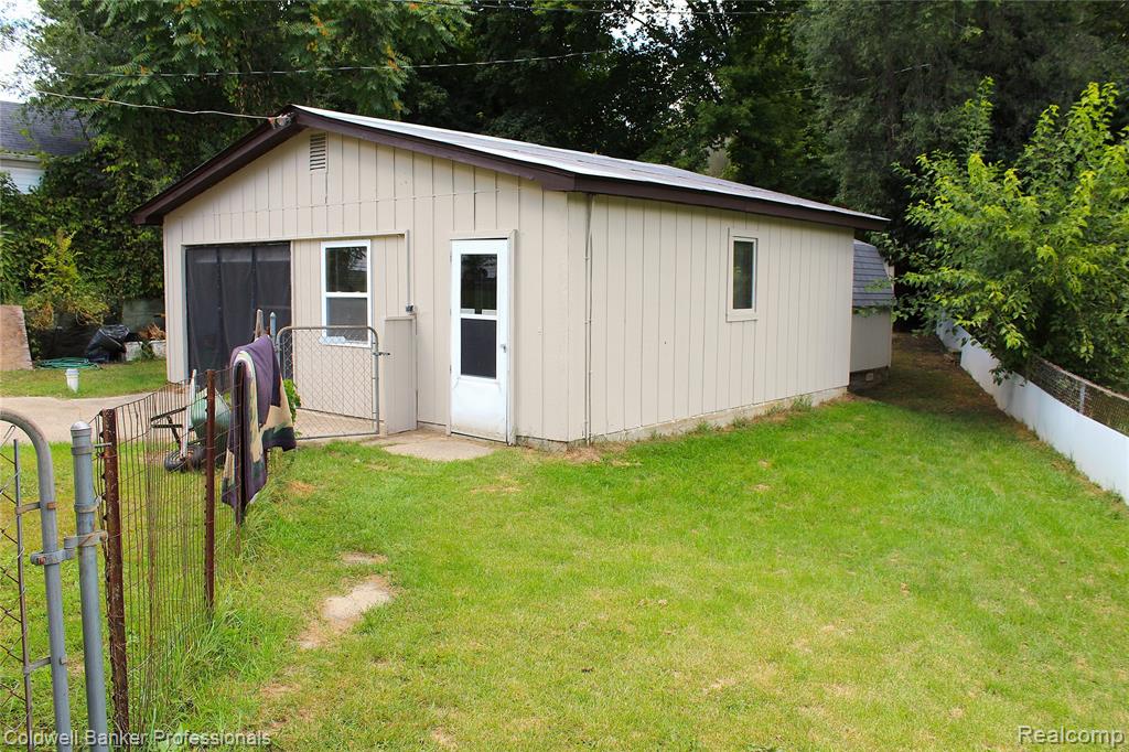 10593 9 Mile Road, Whitmore Lake, MI 48189 — Photo 14