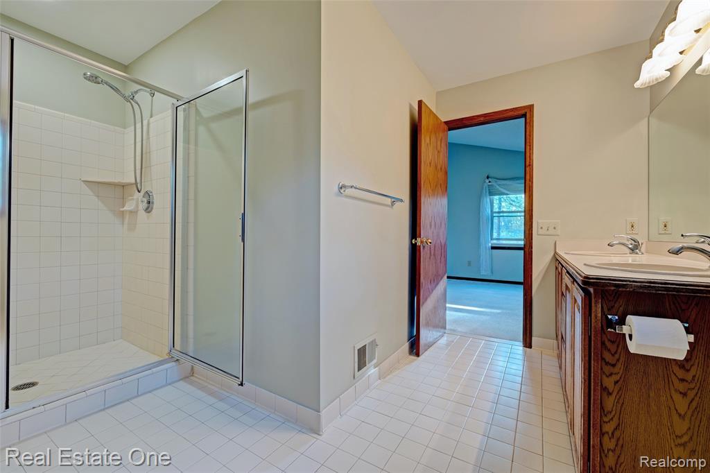 5370 Greenview Drive, Clarkston, MI 48348 — Photo 38