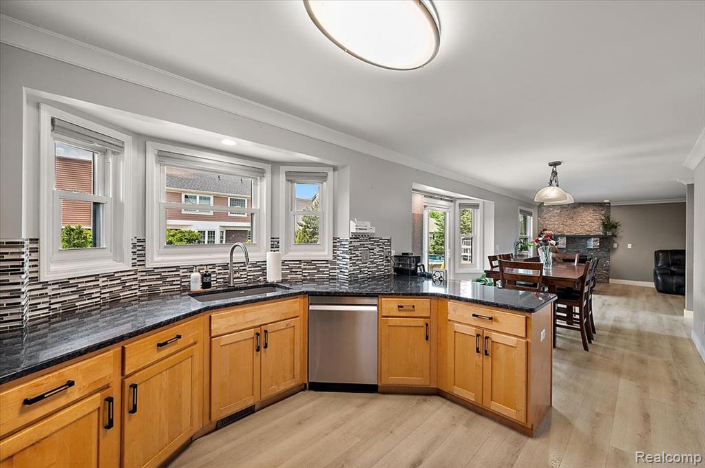48037 Lafayette Drive, Macomb, MI 48044 — Photo 16