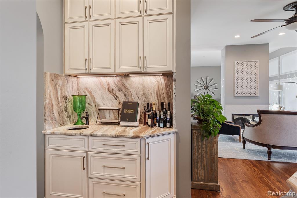 6060 TURNBERRY Drive, Commerce Twp, MI 48382 — Photo 15