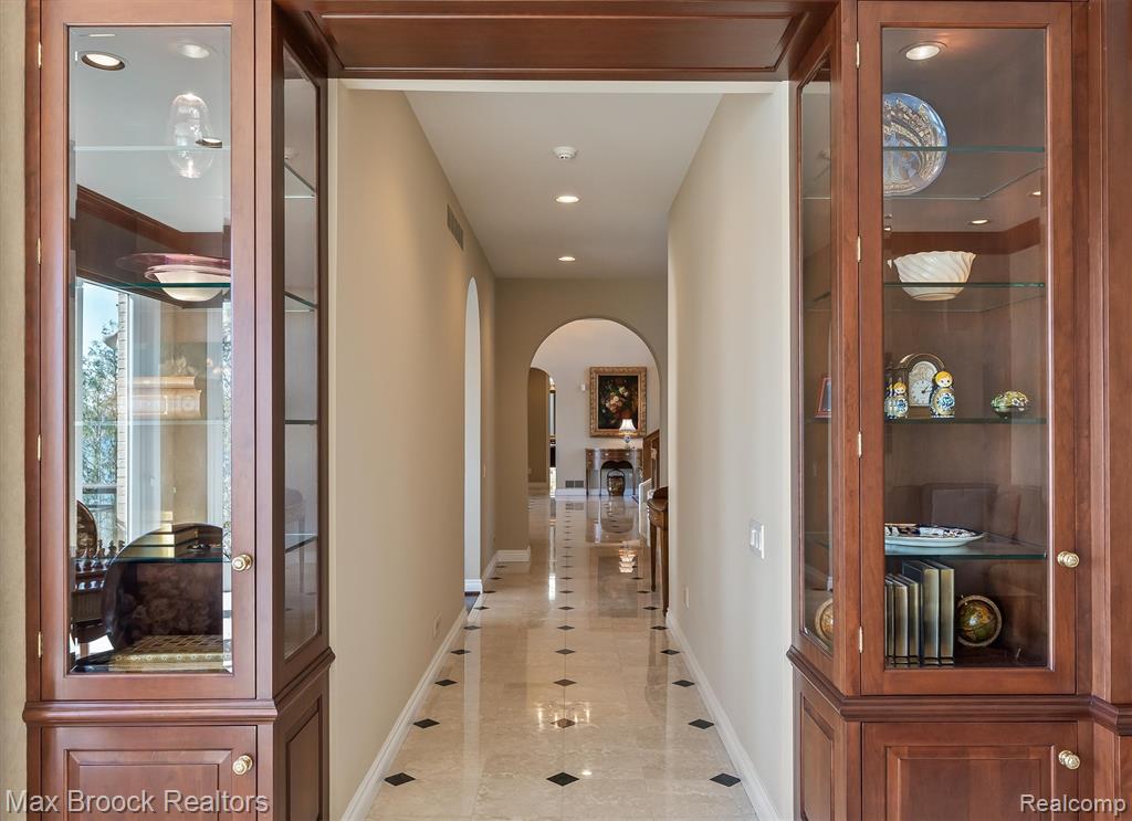 1832 Long Lake Shore Drive, Bloomfield Hills, MI 48302 — Photo 37