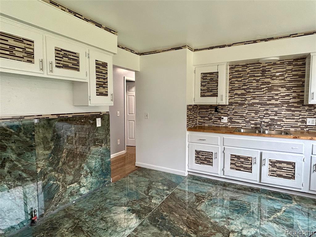 4863 Glenis Street, Dearborn Heights, MI 48125 — Photo 3