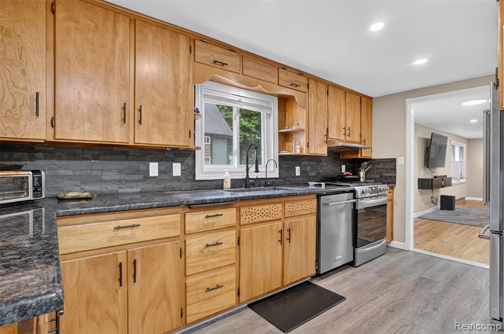 420 N Main Street, Almont, MI 48003 — Photo 17
