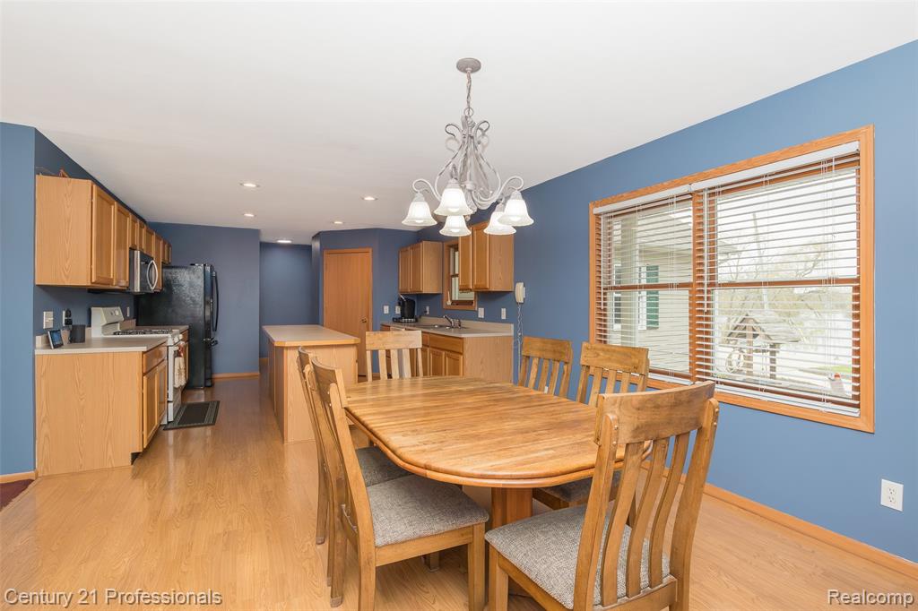 6591 Windiate Road, Waterford, MI 48329 — Photo 15
