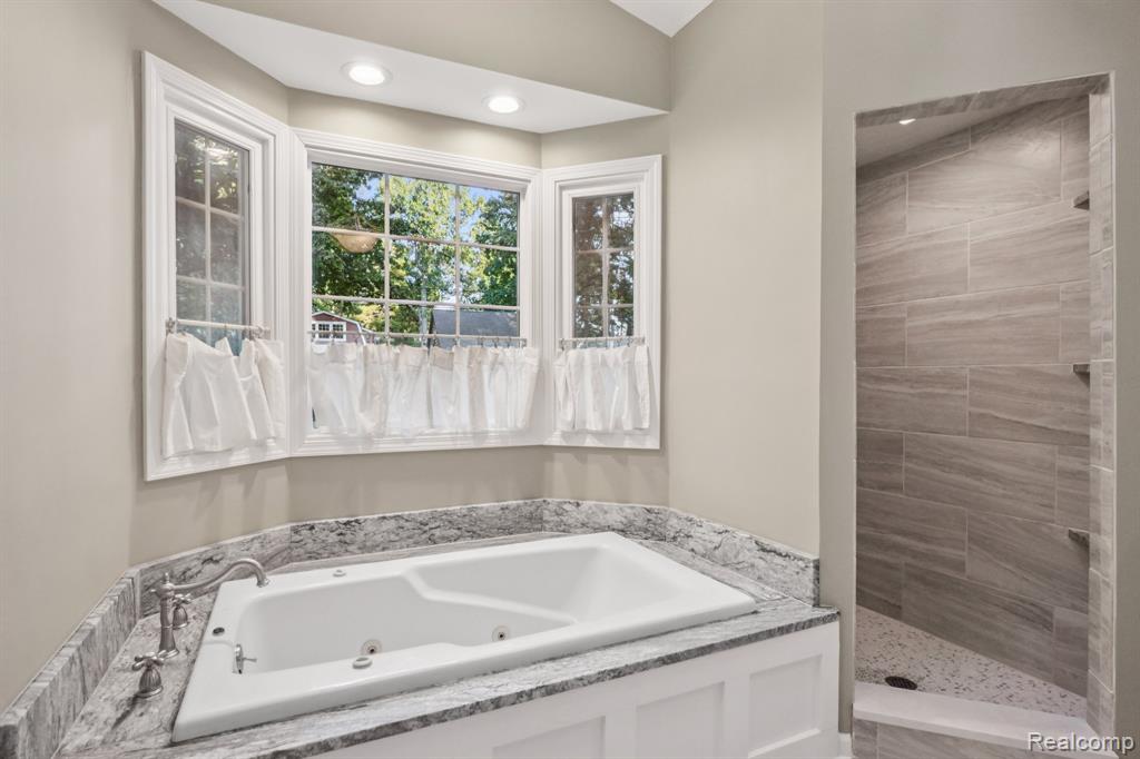 4123 Windiate Park Drive, Waterford, MI 48329 — Photo 21