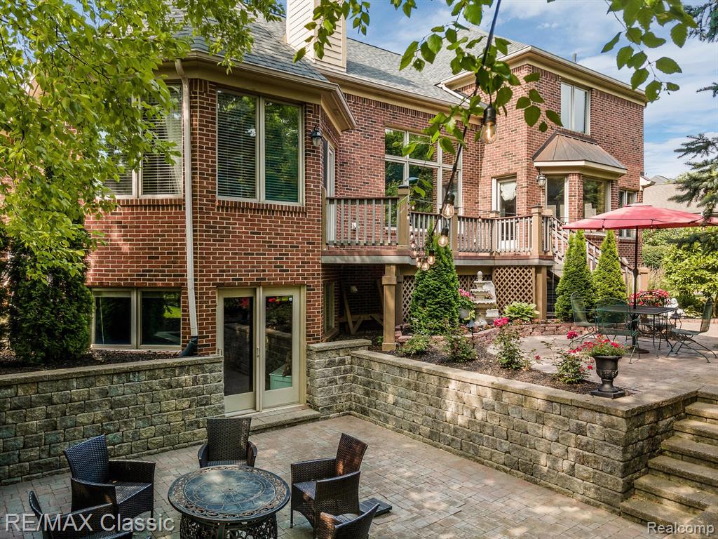 18416 CLAIRMONT Circle E, Northville, MI 48168 — Photo 41