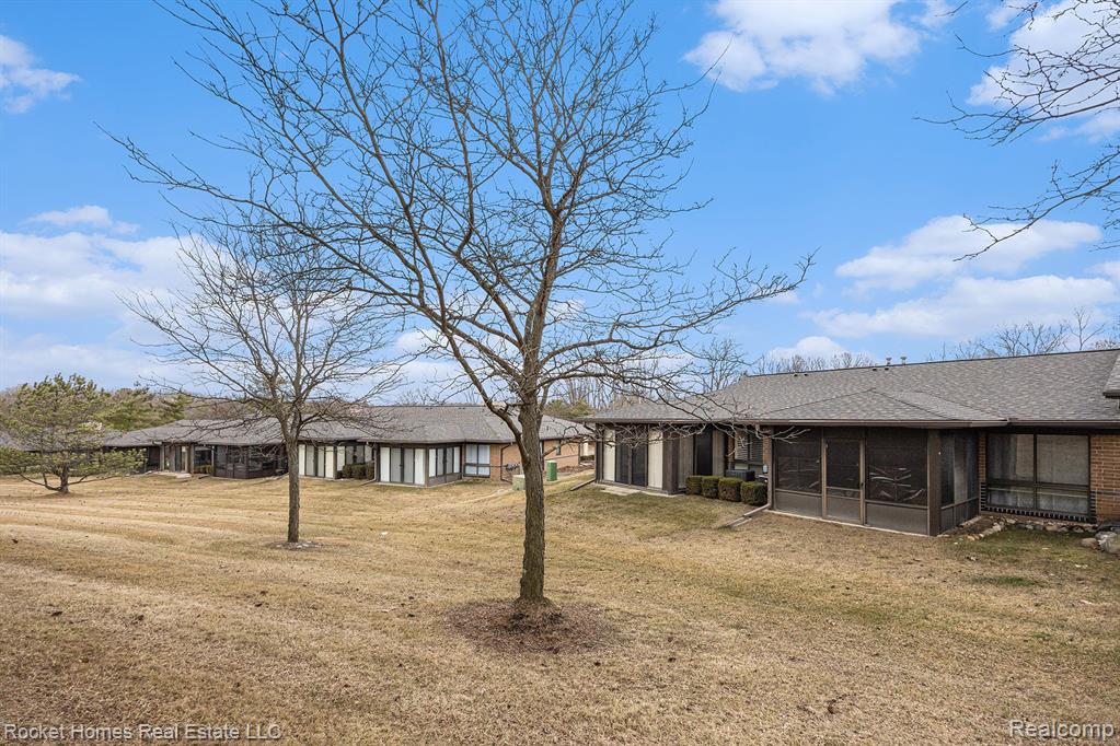 949 WEXFORD Way, Rochester Hills, MI 48307 — Photo 26