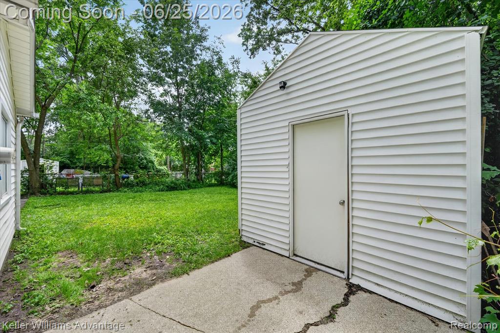 21681 Sussex Street, Oak Park, MI 48237 — Photo 37