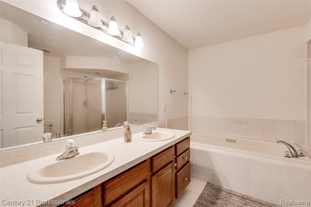 5958 Lochmore Drive, Commerce Twp, MI 48382 — Photo 44