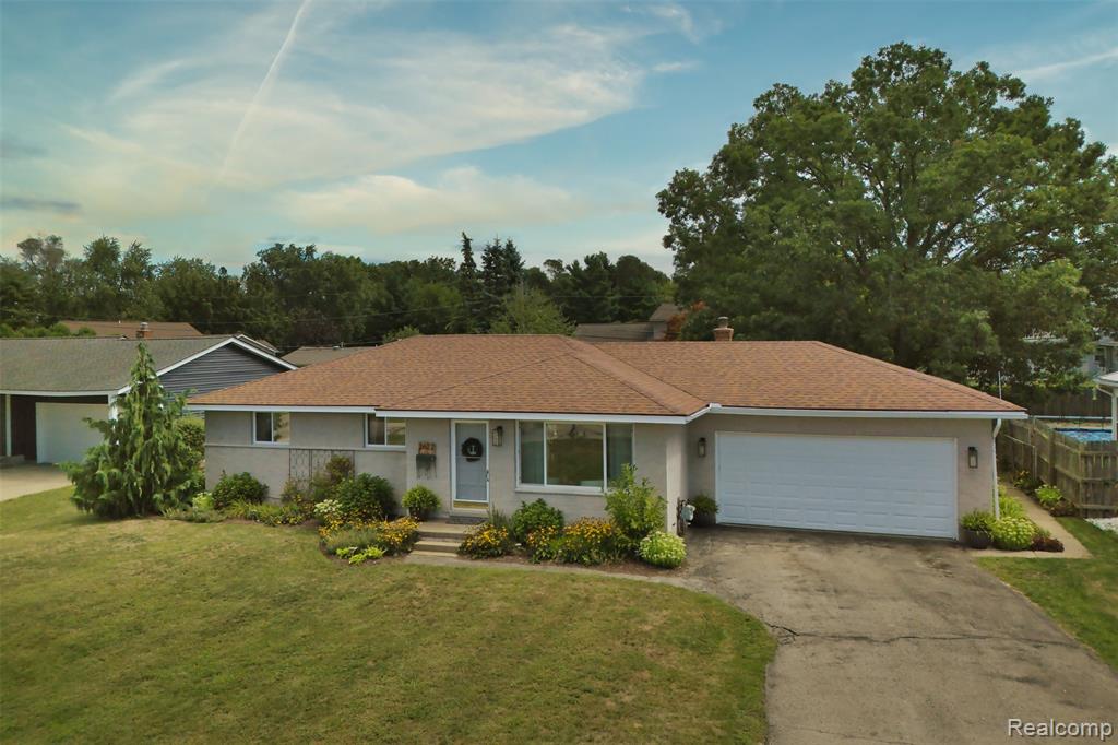 2622 Tampa Drive, Wolverine Lake, MI 48390