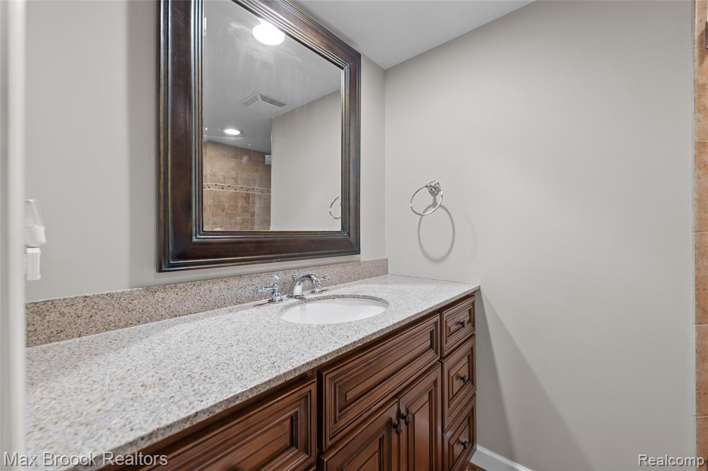 639 N Glenhurst Drive, Birmingham, MI 48009 — Photo 55