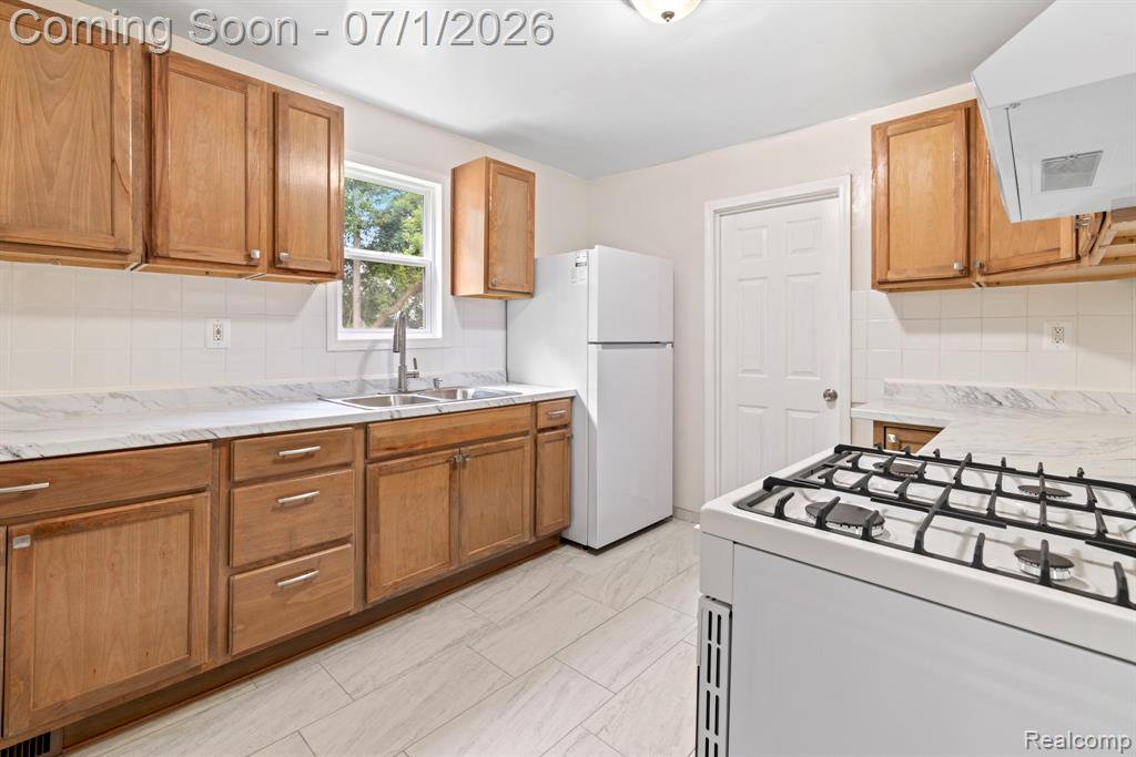 551 Nebraska Avenue, Pontiac, MI 48341 — Photo 9
