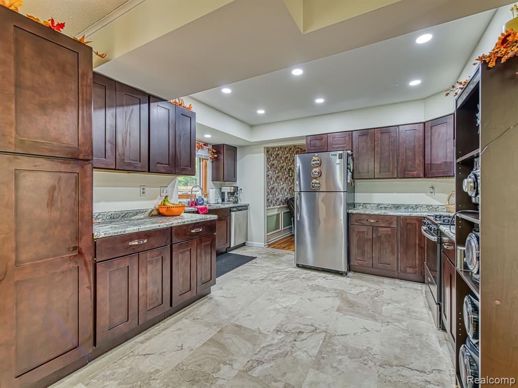 6655 Gove Court N, Tecumseh, MI 49286 — Photo 4