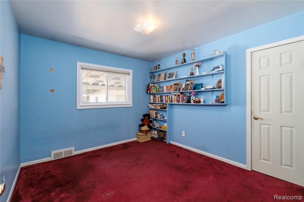 9042 Harrison Street, Livonia, MI 48150 — Photo 21