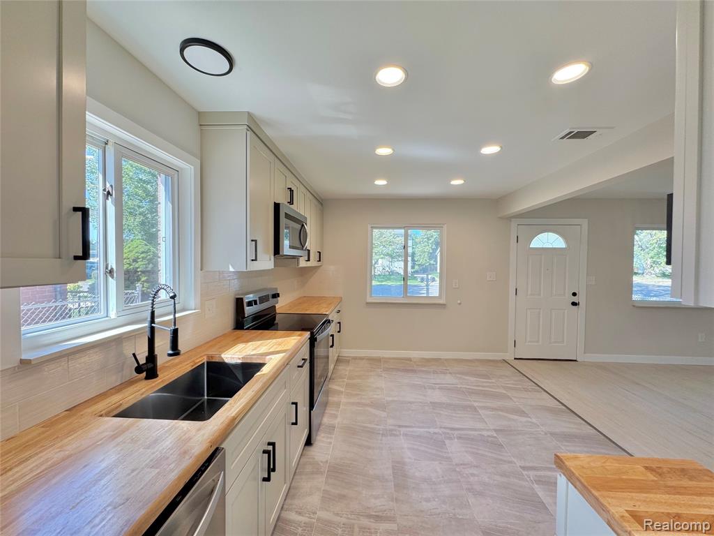 5692 N Globe Street, Westland, MI — Photo 3