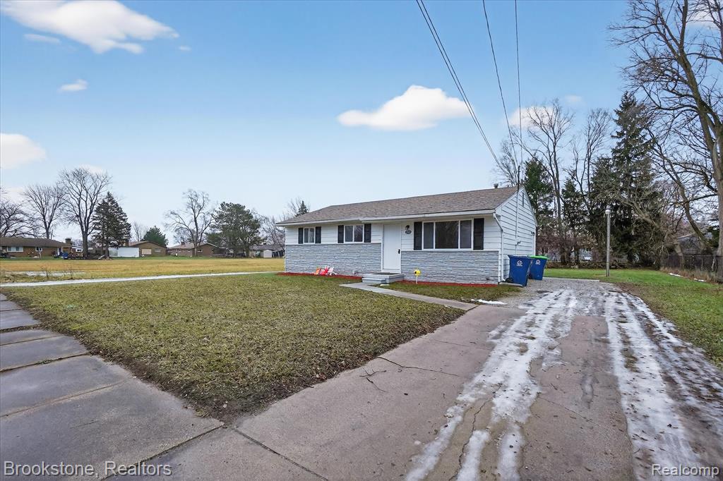 5050 Carnegie Street, Saginaw, MI 48601 — Photo 2
