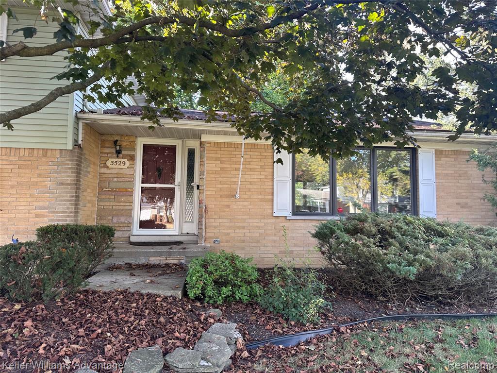 5529 Pembury, West Bloomfield, MI — Photo 3