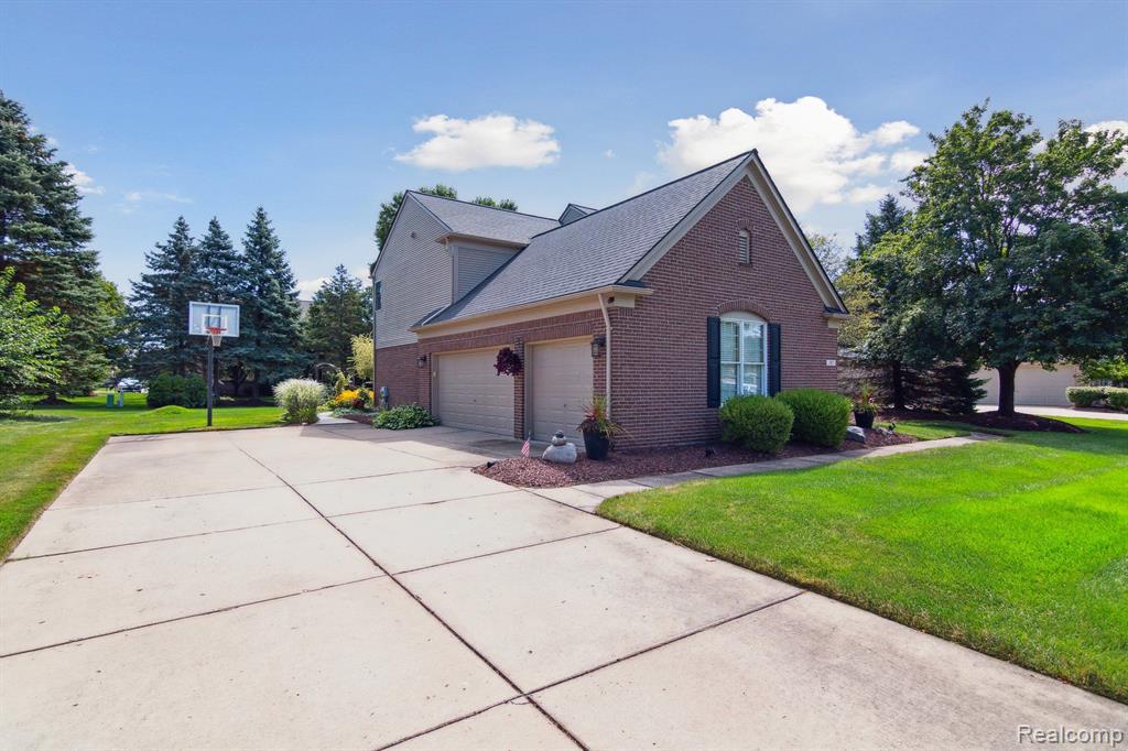 387 TORRINGTON Drive W, Canton, MI 48188 — Photo 51