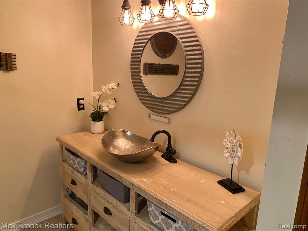 16226 PINE RIDGE Drive N, Fraser, MI 48026 — Photo 26