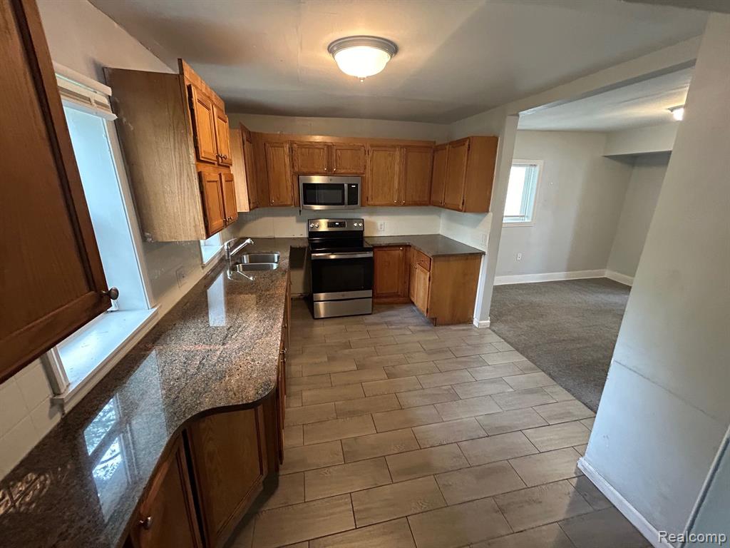 7576 STUDEBAKER Avenue, Warren, MI 48091 — Photo 7