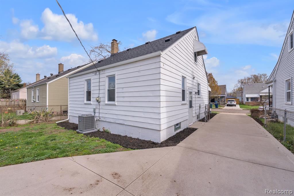 437 Mayflower Avenue, Lincoln Park, MI 48146 — Photo 35