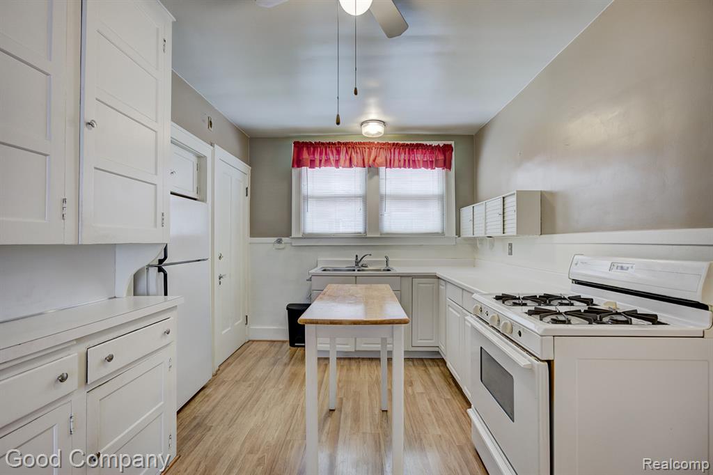 515 W Golden Gate, Highland Park, MI 48203 — Photo 9