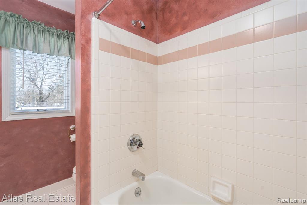 10235 Park Drive, Goodrich Vlg, MI — Photo 37
