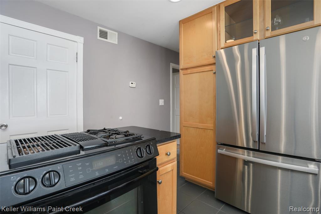 5842 Pleasant Drive, Waterford, MI 48329 — Photo 14