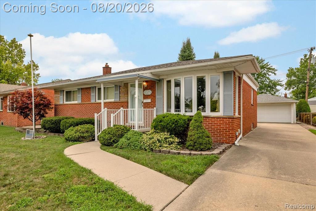 1952 Lakeview Street, Trenton, MI 48183