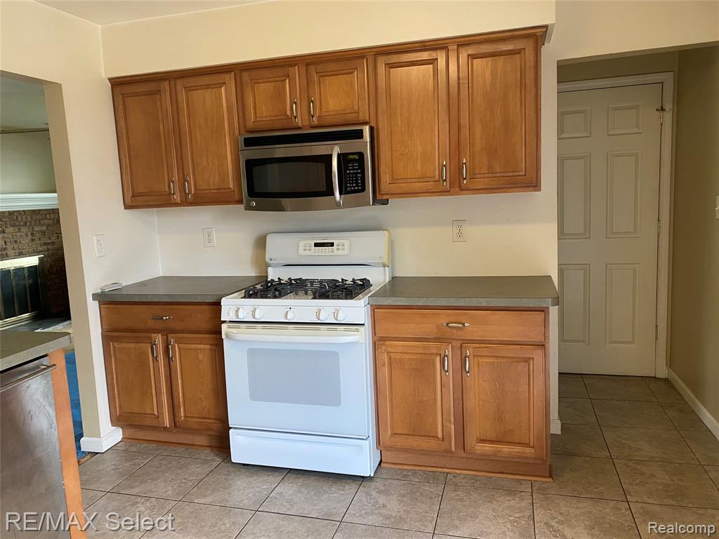 607 W Girard Avenue, Madison Heights, MI 48071 — Photo 18