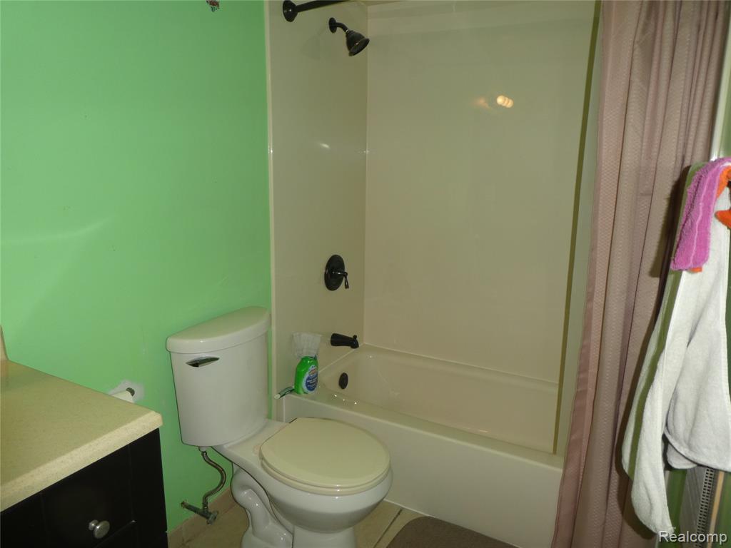 7482 Woodview Street, 4, Westland, MI — Photo 13