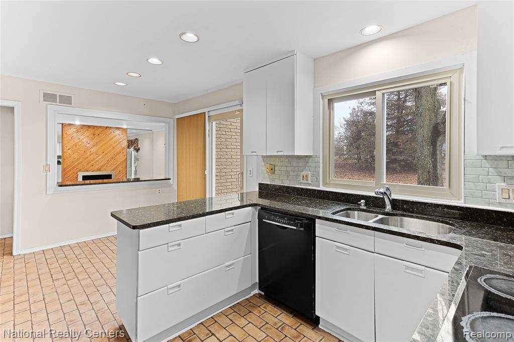 4817 Faircourt Drive, West Bloomfield, MI — Photo 8