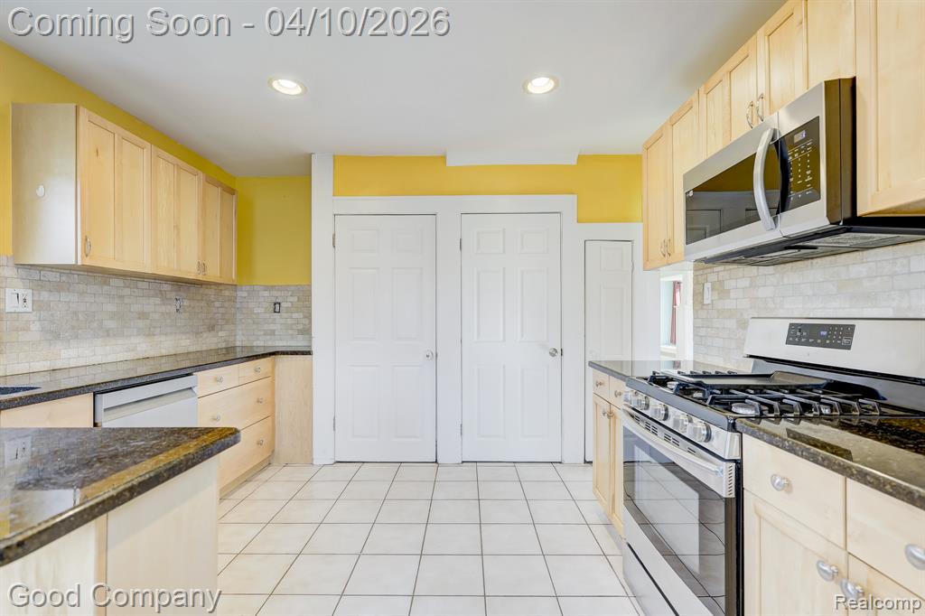 502 E LEWISTON Avenue, Ferndale, MI 48220 — Photo 21