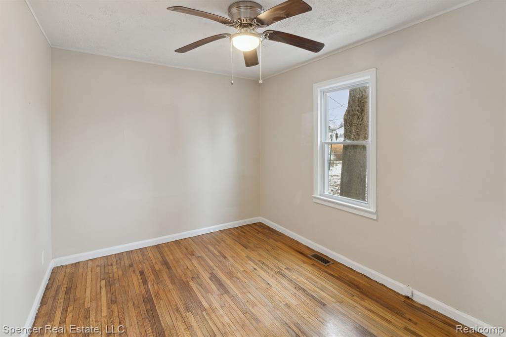 8931 Fremont Street, Livonia, MI 48150 — Photo 18