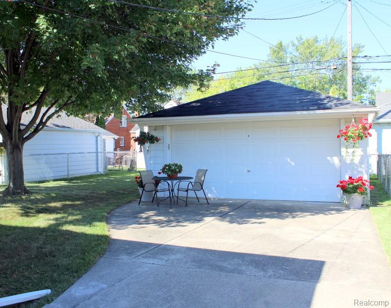 9854 Sterling Avenue, Allen Park, MI 48101 — Photo 4