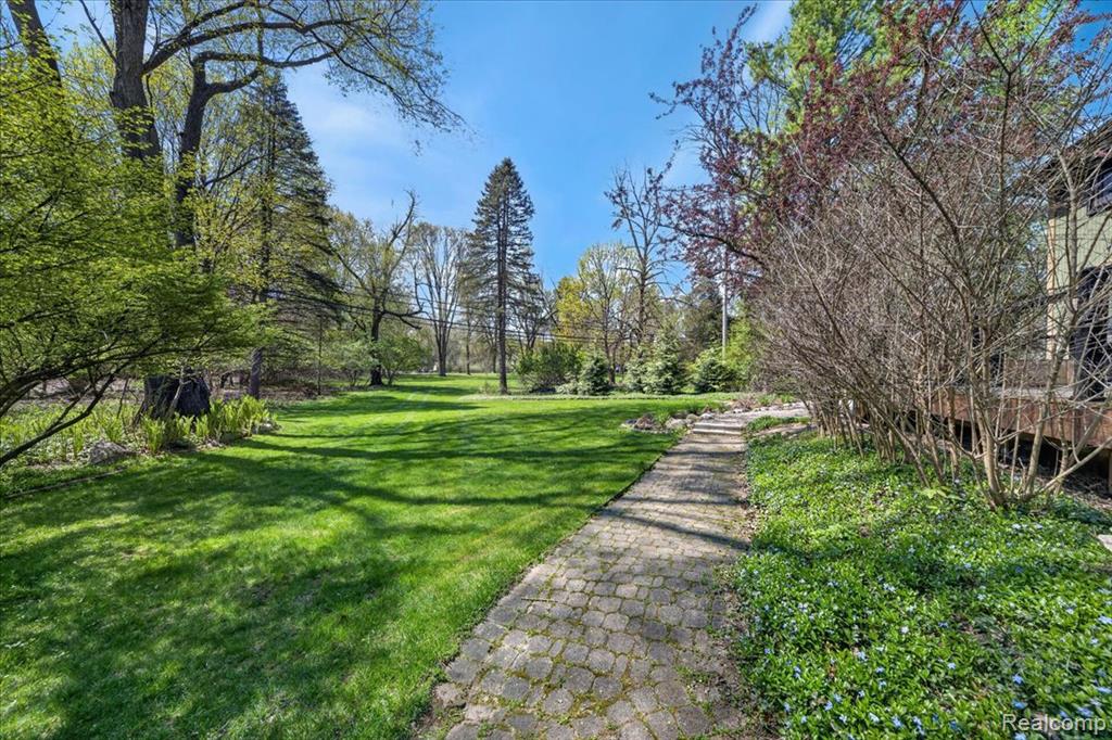 7025 Cedarbank Drive, West Bloomfield, MI 48324 — Photo 31