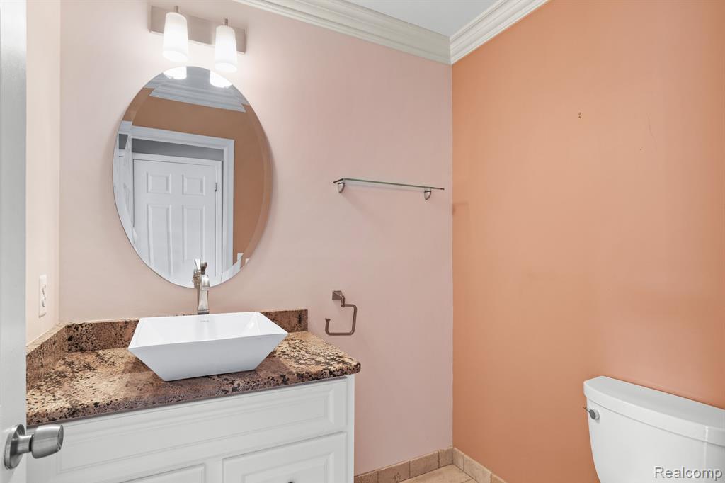 54443 POCAHONTAS Drive, Shelby Twp, MI 48315 — Photo 17