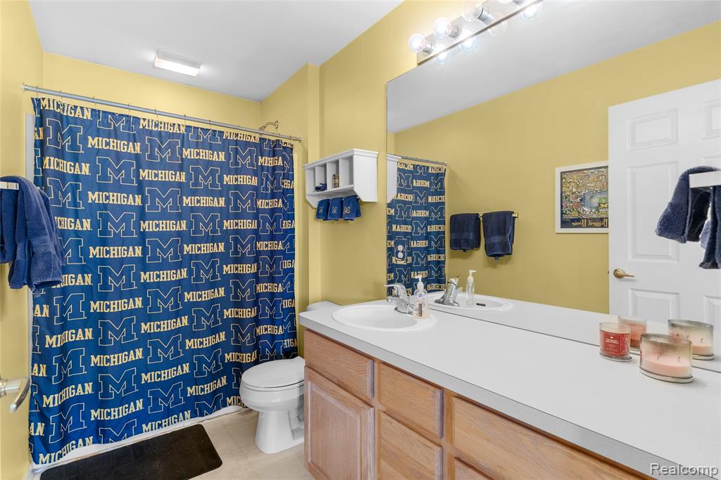 6241 Sapphire Court, Grand Blanc, MI 48439 — Photo 37