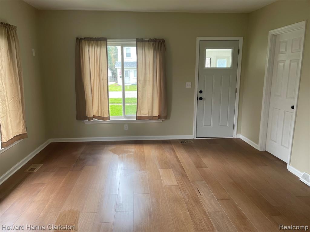 8 Maple Street, Oxford, MI 48371 — Photo 5