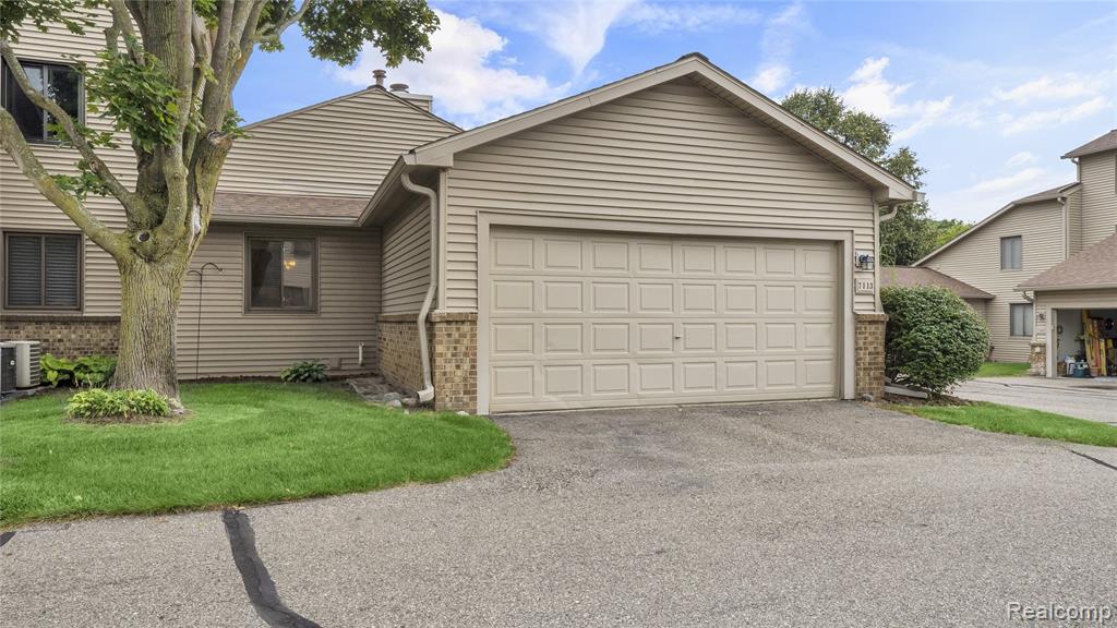 7113 Elmhurst, West Bloomfield, MI — Photo 52