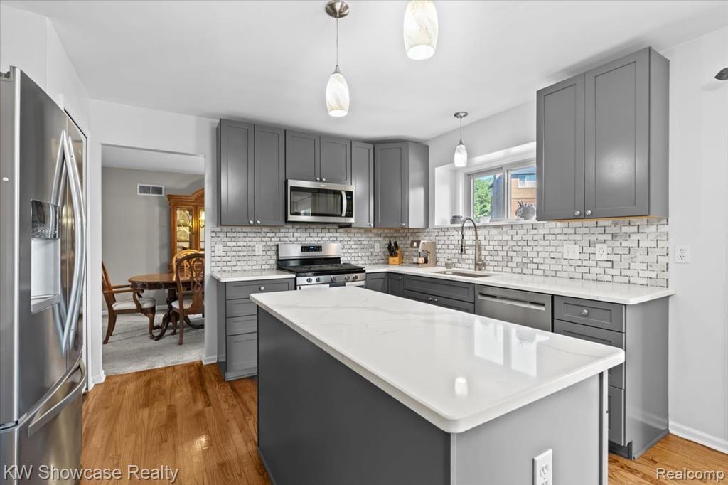 44847 Larkspur, Novi, MI 48377 — Photo 16