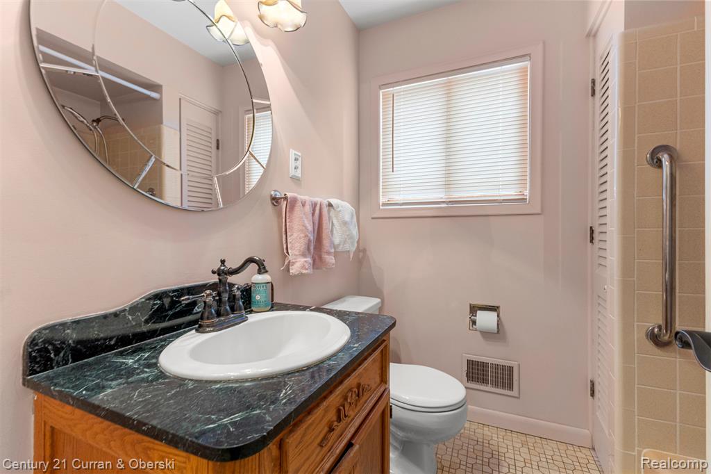 7941 N Charlesworth Street, Dearborn Heights, MI 48127 — Photo 15
