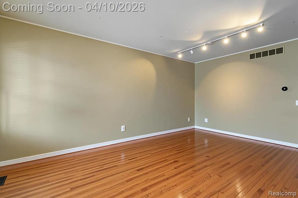 203 Jotham Avenue, Auburn Hills, MI 48326 — Photo 11